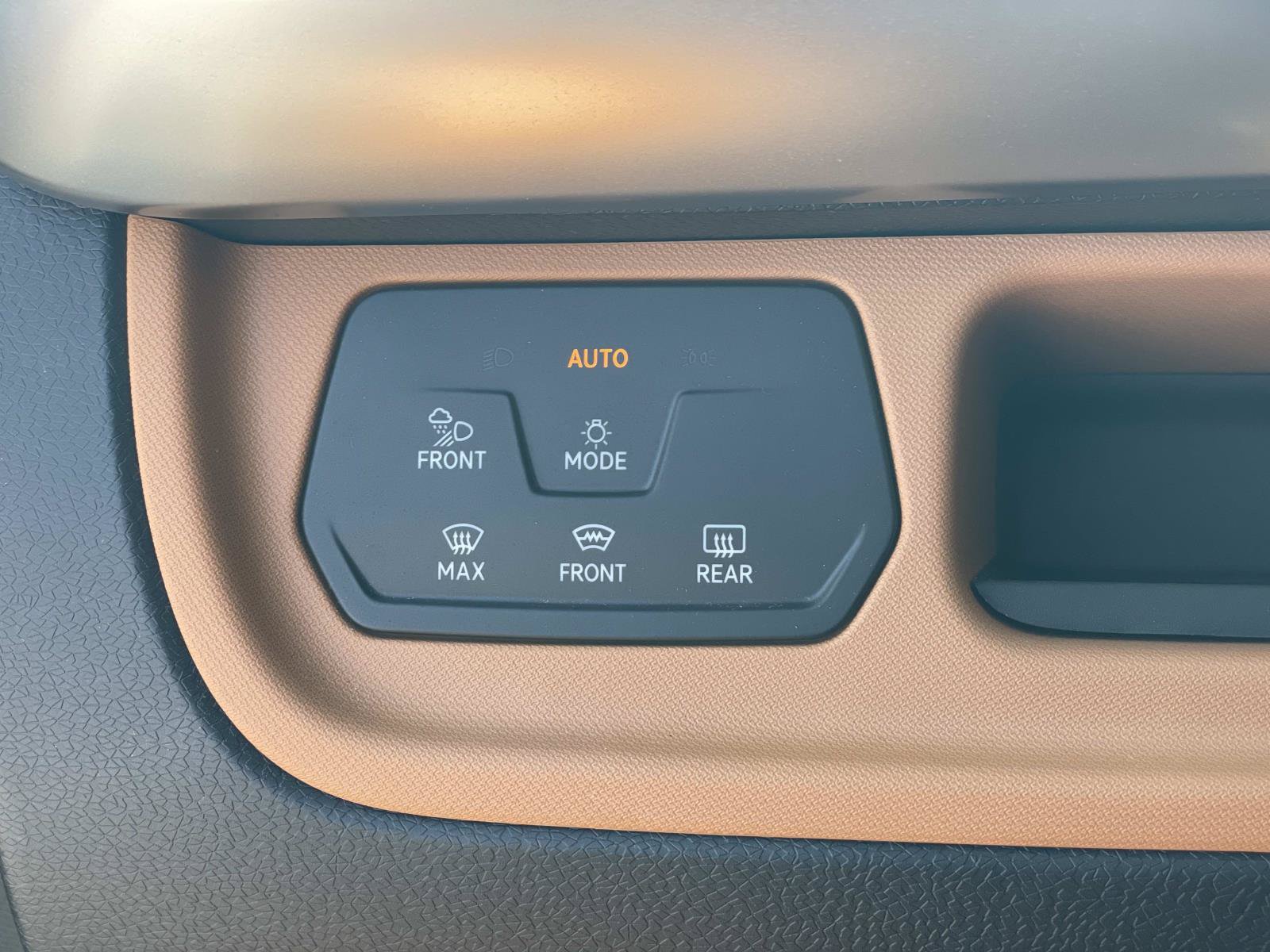 Certified 2025 Volkswagen ID. Buzz Pro S Plus AWD/4WD image 19