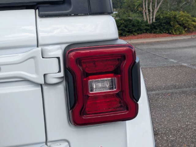 Used 2023 Jeep Wrangler Unlimited Sahara AWD/4WD image 13