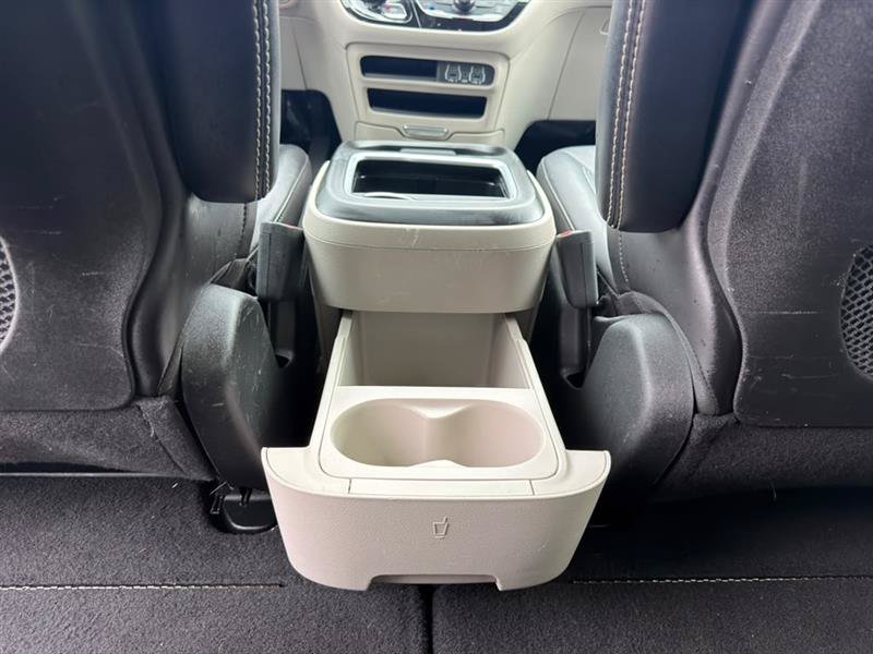 Used 2024 Chrysler Pacifica Touring-L FWD image 19