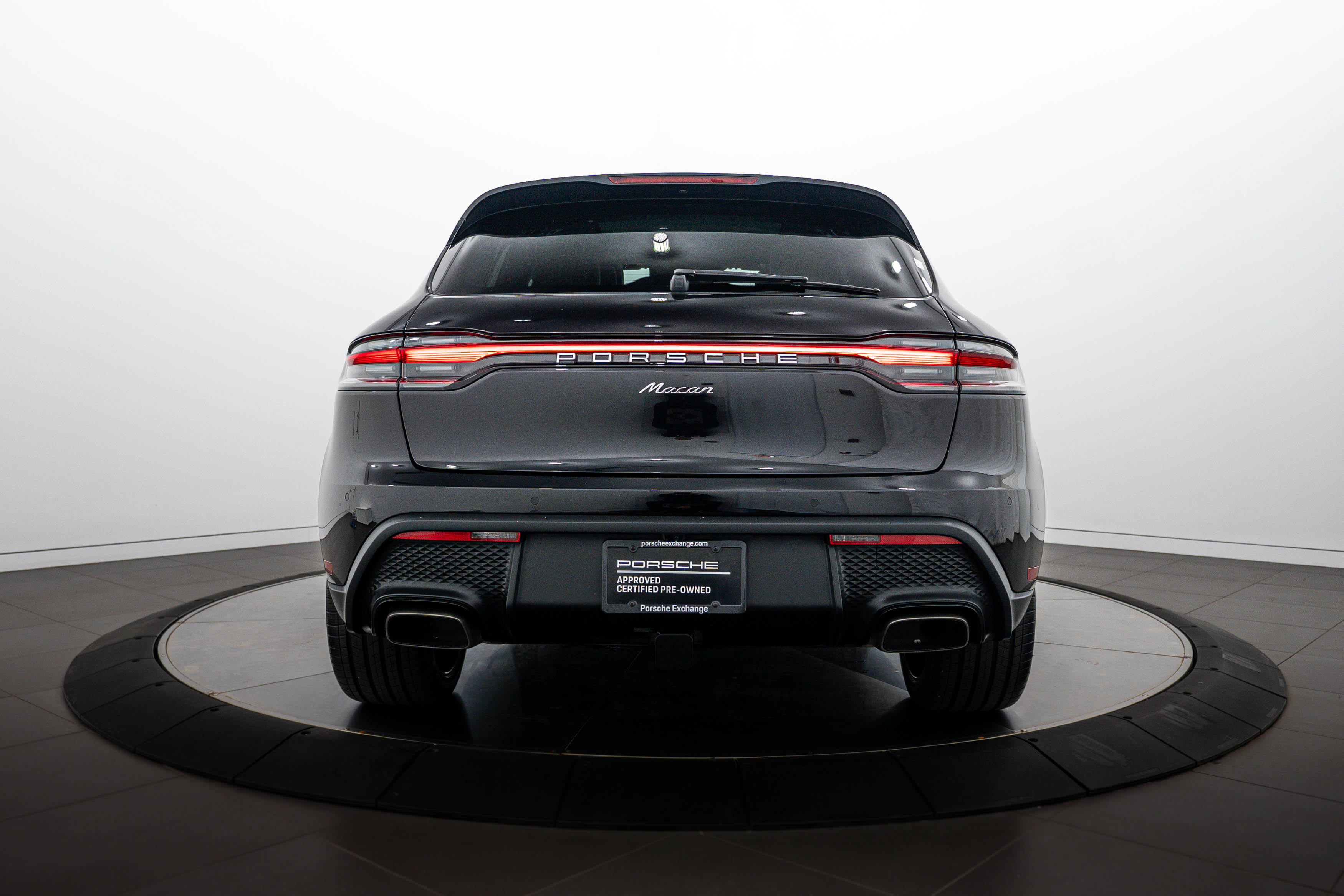 Certified 2026 Porsche Macan AWD/4WD image 6