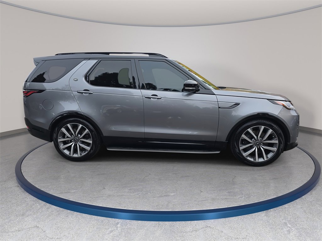 New 2025 Land Rover Discovery Dynamic SE image 4