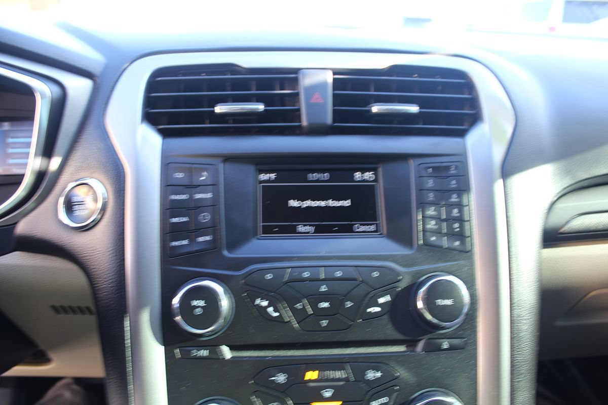 Used 2018 Ford Fusion SE FWD image 24