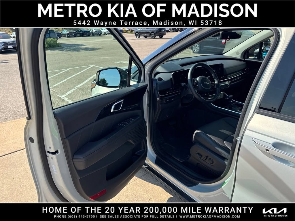 Used 2025 Kia Carnival SX Prestige FWD image 11