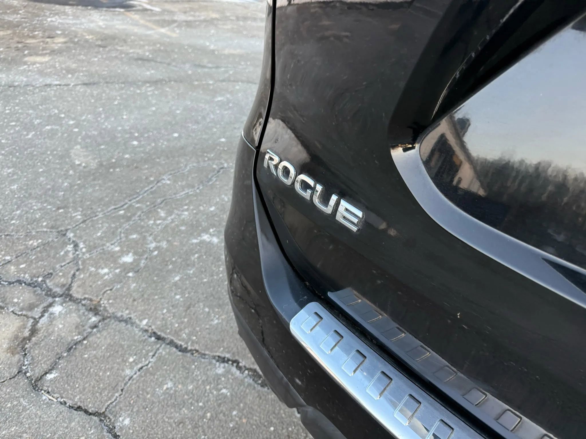 Used 2014 Nissan Rogue S image 25