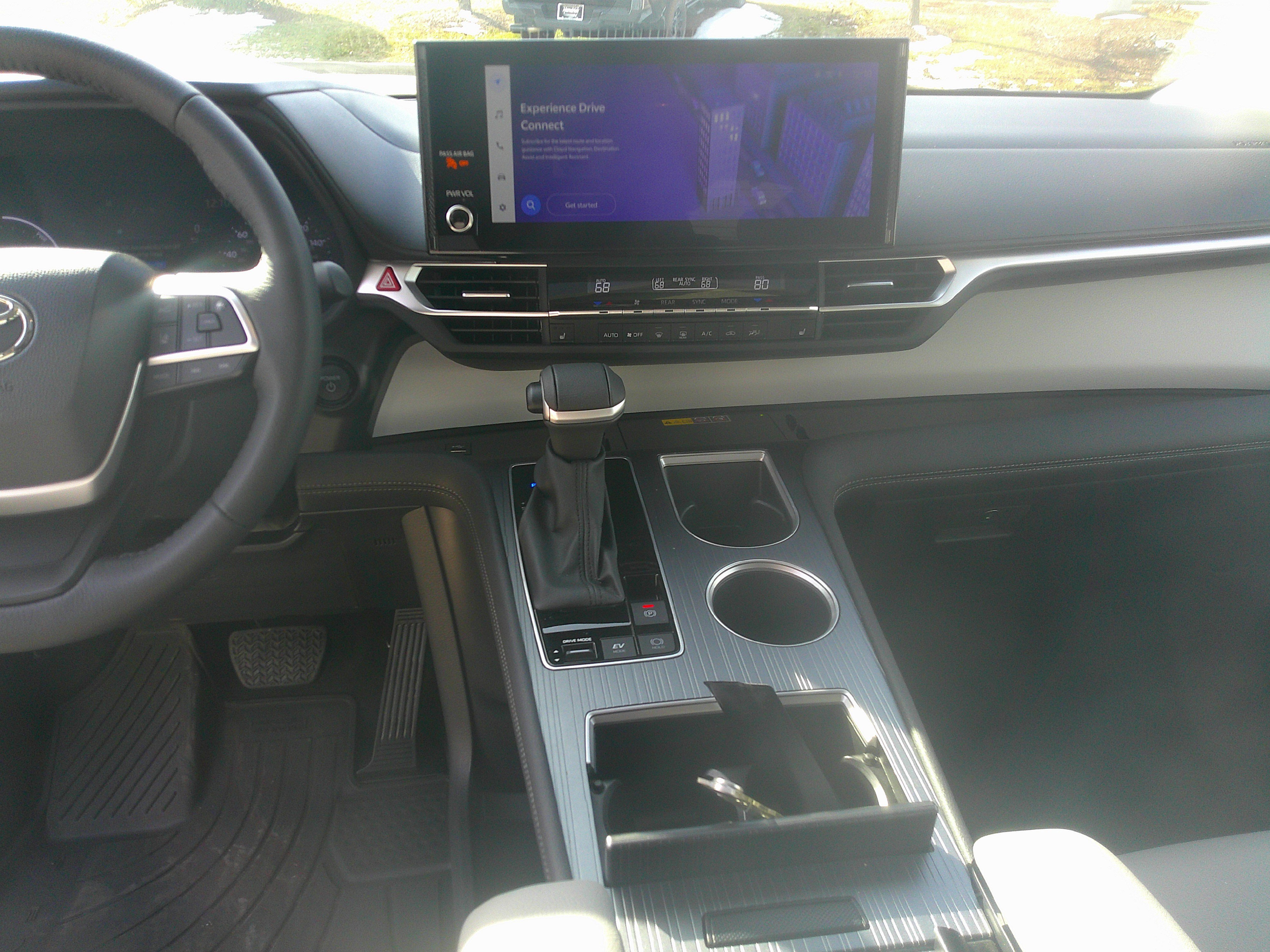 Used 2025 Toyota Sienna XLE image 33