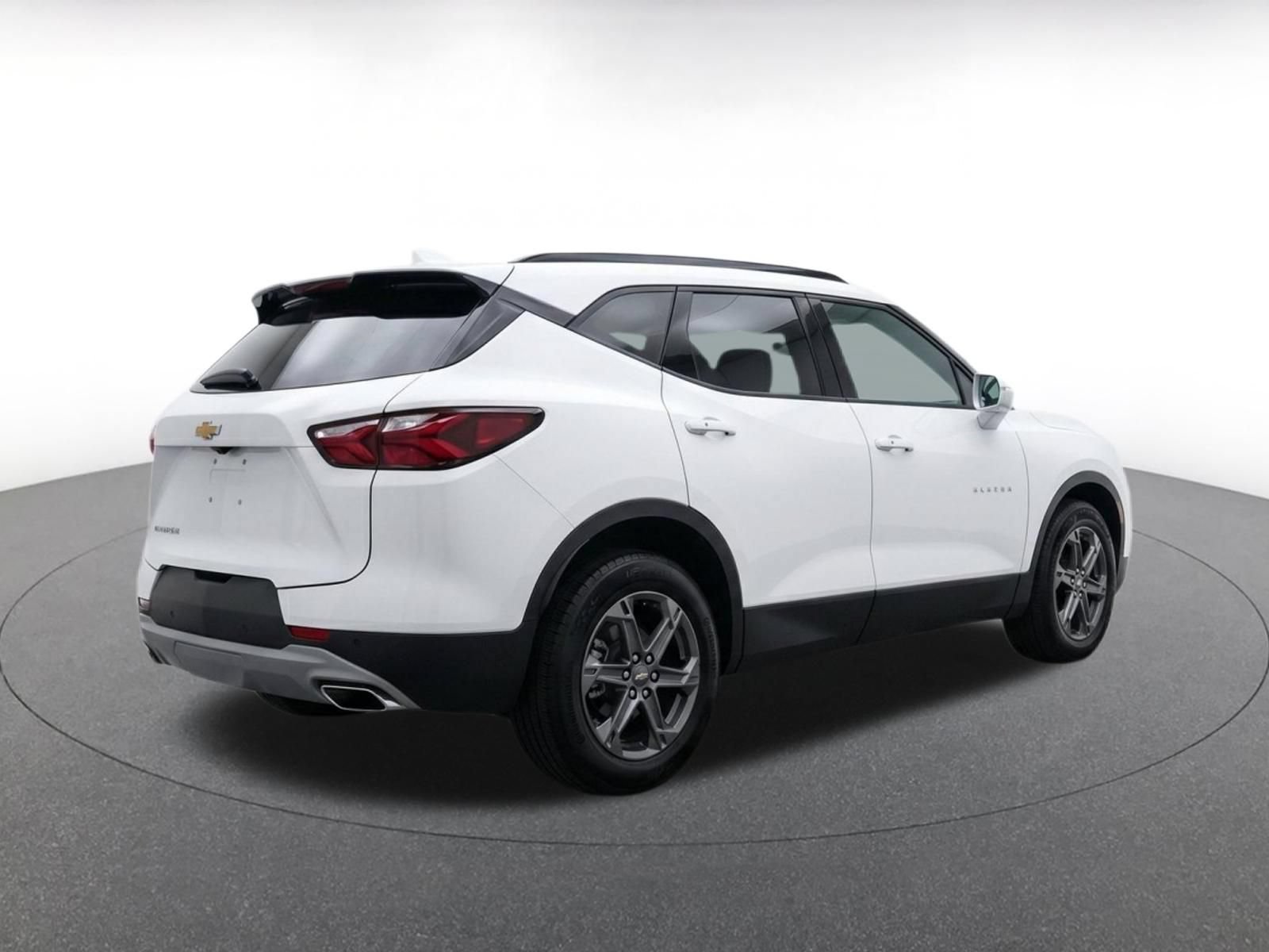 Used 2025 Chevrolet Blazer LT FWD image 9