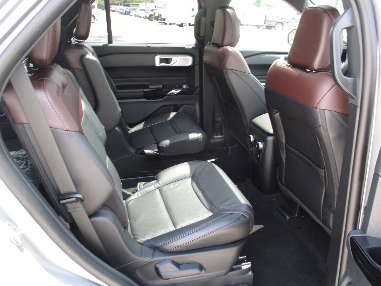 New 2024 Ford Explorer Platinum w/ Technology Package AWD/4WD image 25