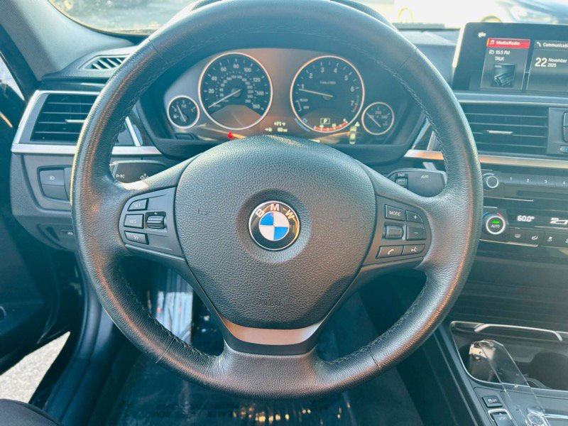 Used 2018 BMW 320i xDrive Sedan w/ Premium Package image 21