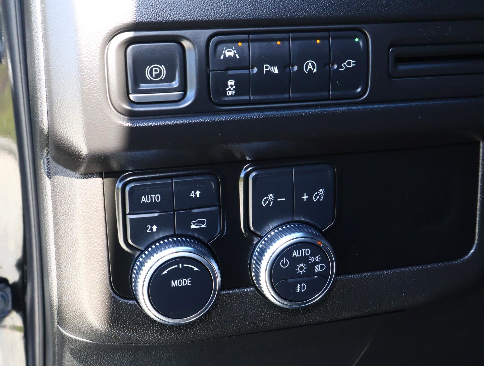 Used 2022 GMC Yukon SLT image 25