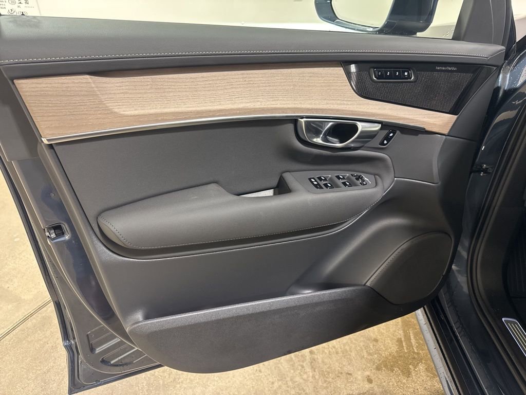 New 2026 Volvo XC90 T8 Plus w/ Protection Package Premier image 17