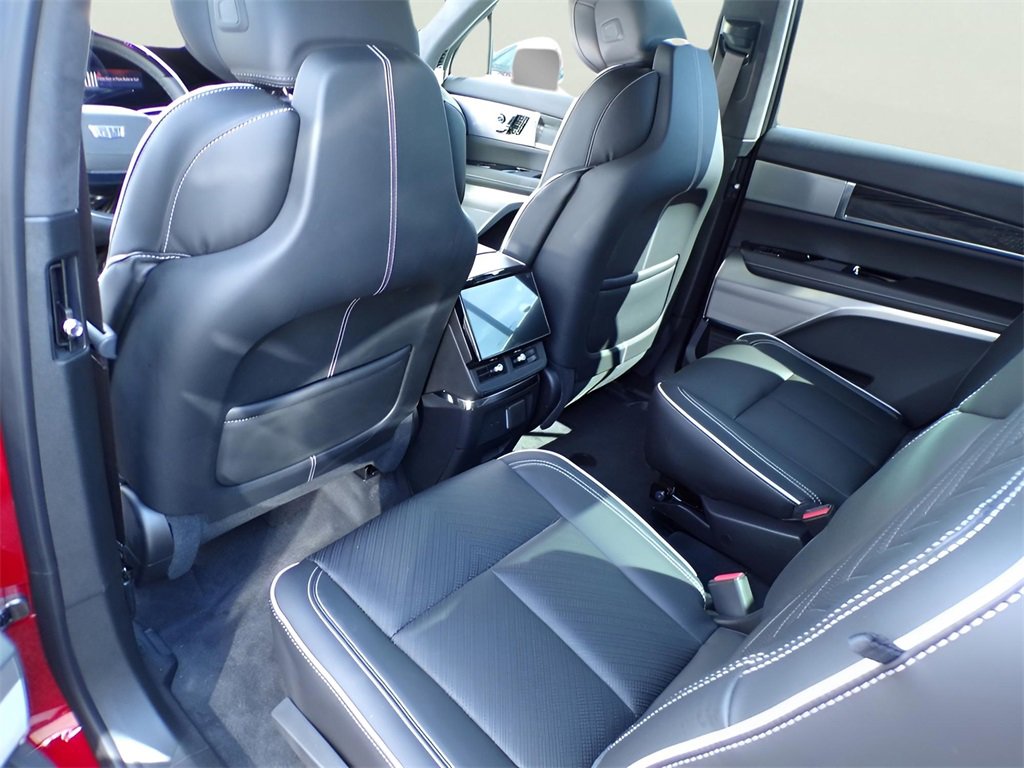 New 2026 Cadillac Vistiq Platinum image 8