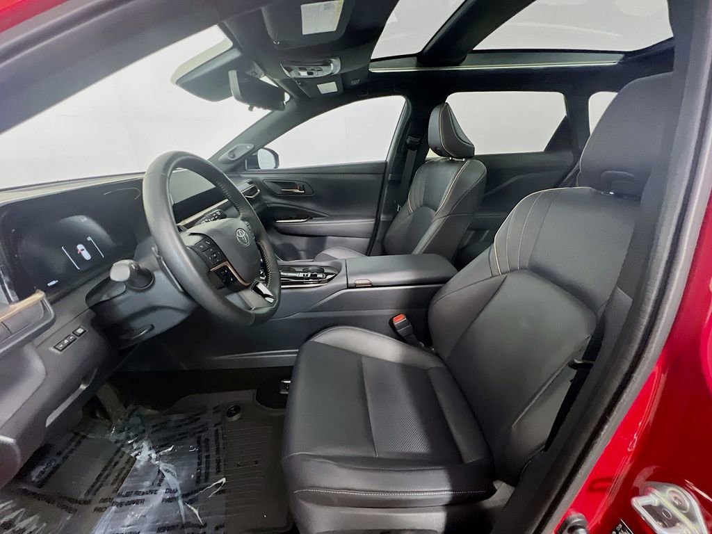 Used 2025 Toyota Crown Signia w/ Advanced Technology Package image 20