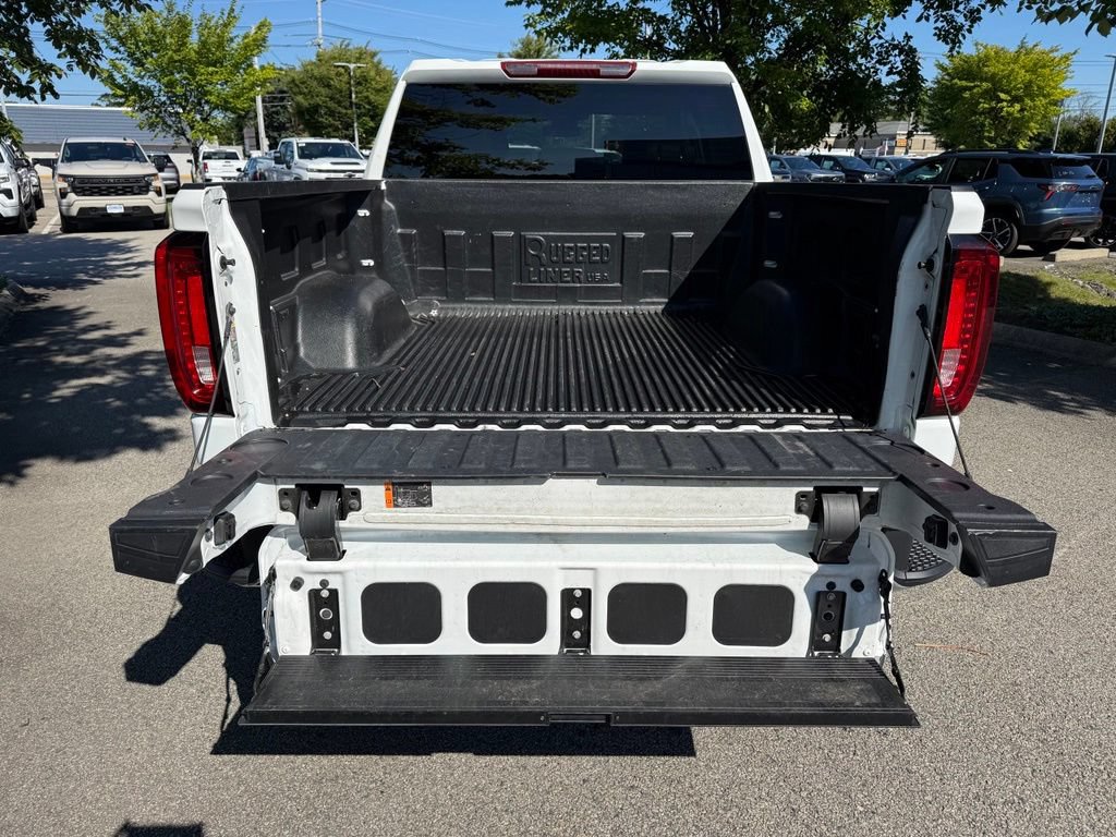 Used 2026 GMC Sierra 1500 SLT AWD/4WD image 11