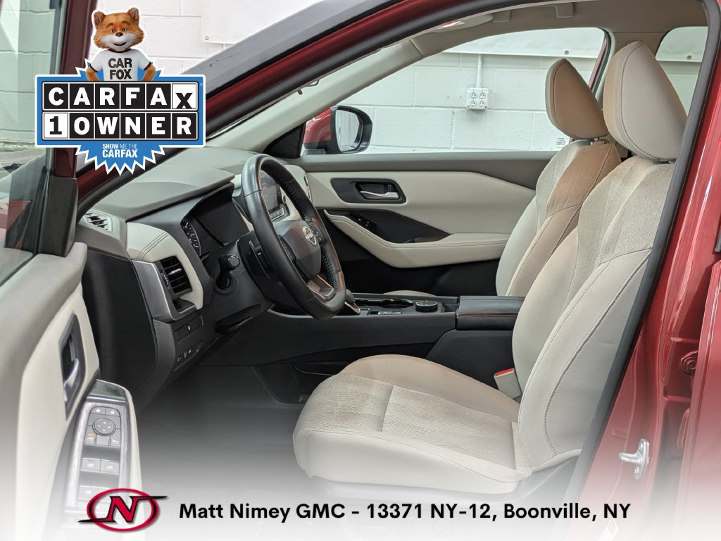 Used 2025 Nissan Rogue SV AWD/4WD image 3