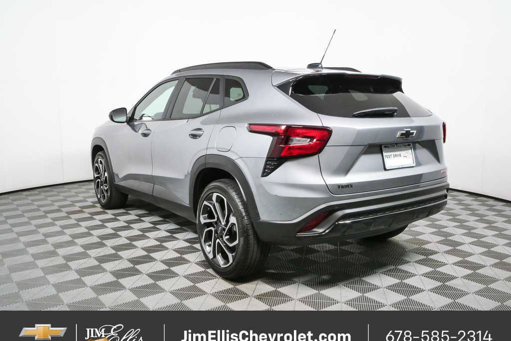 Certified 2026 Chevrolet Trax RS w/ Driver Confidence Package FWD image 25