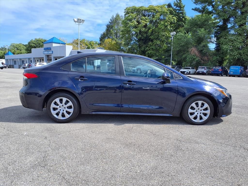 Used 2023 Toyota Corolla LE image 3
