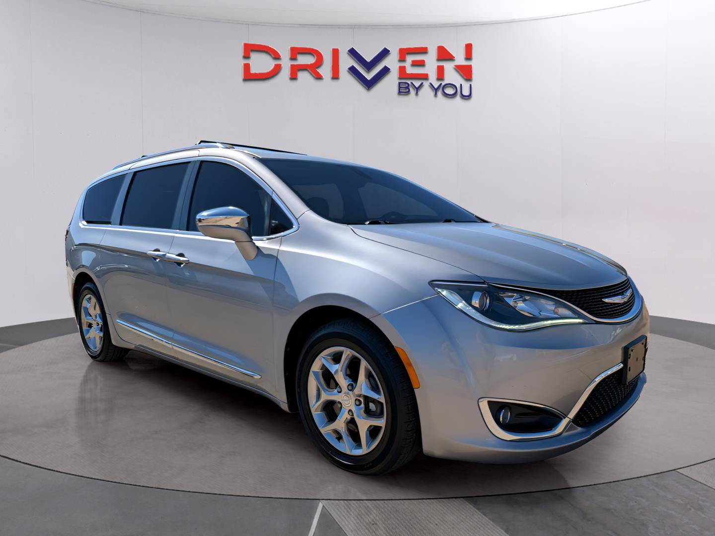 Used 2018 Chrysler Pacifica Limited image 7
