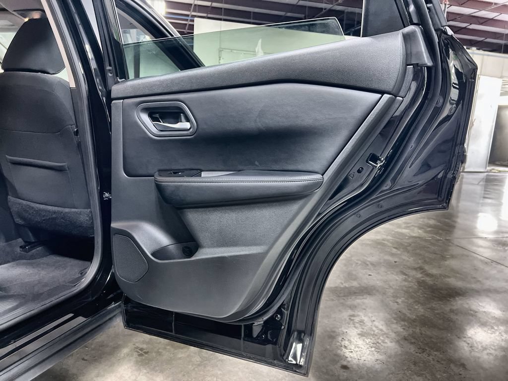Used 2025 Nissan Rogue SV FWD image 25