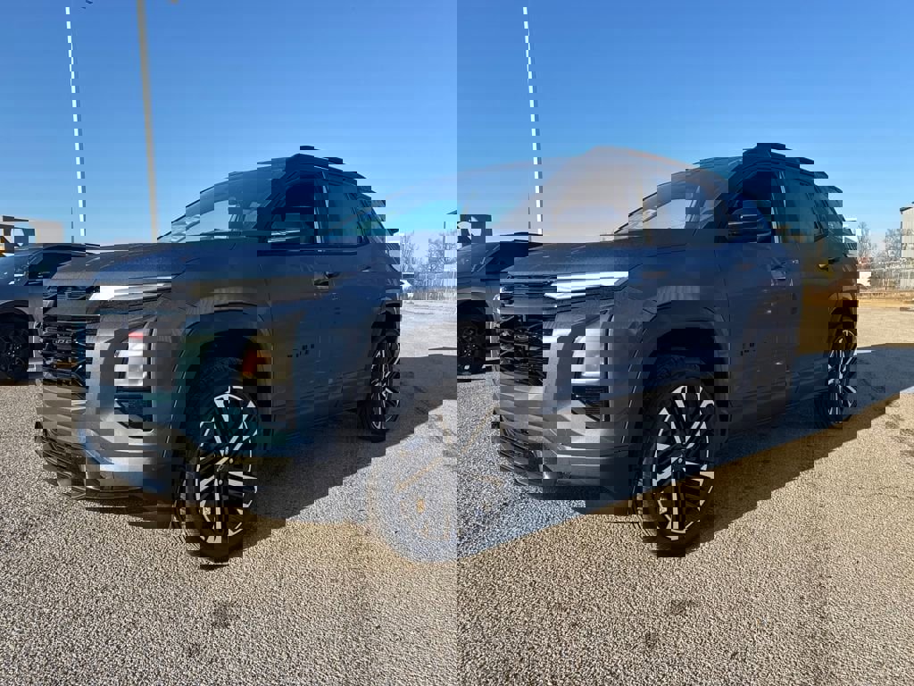 New 2026 Chevrolet Equinox RS w/ LPO, Floor Liner Package image 2