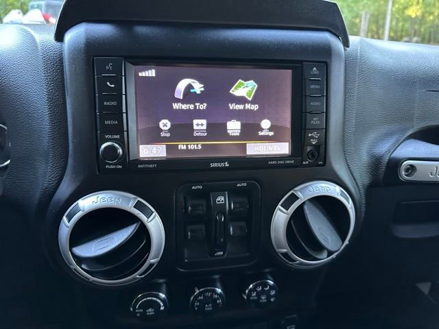 Used 2015 Jeep Wrangler Unlimited Rubicon w/ Connectivity Group AWD/4WD image 14