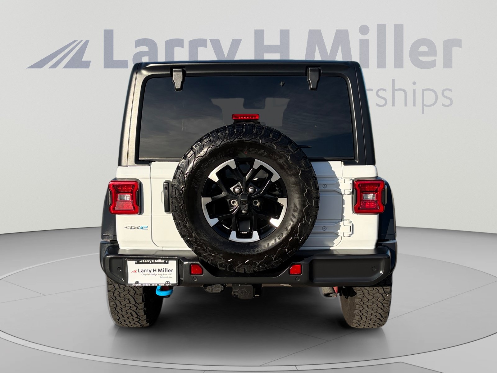 Used 2024 Jeep Wrangler Unlimited Rubicon 4xe w/ Technology Group AWD/4WD image 5