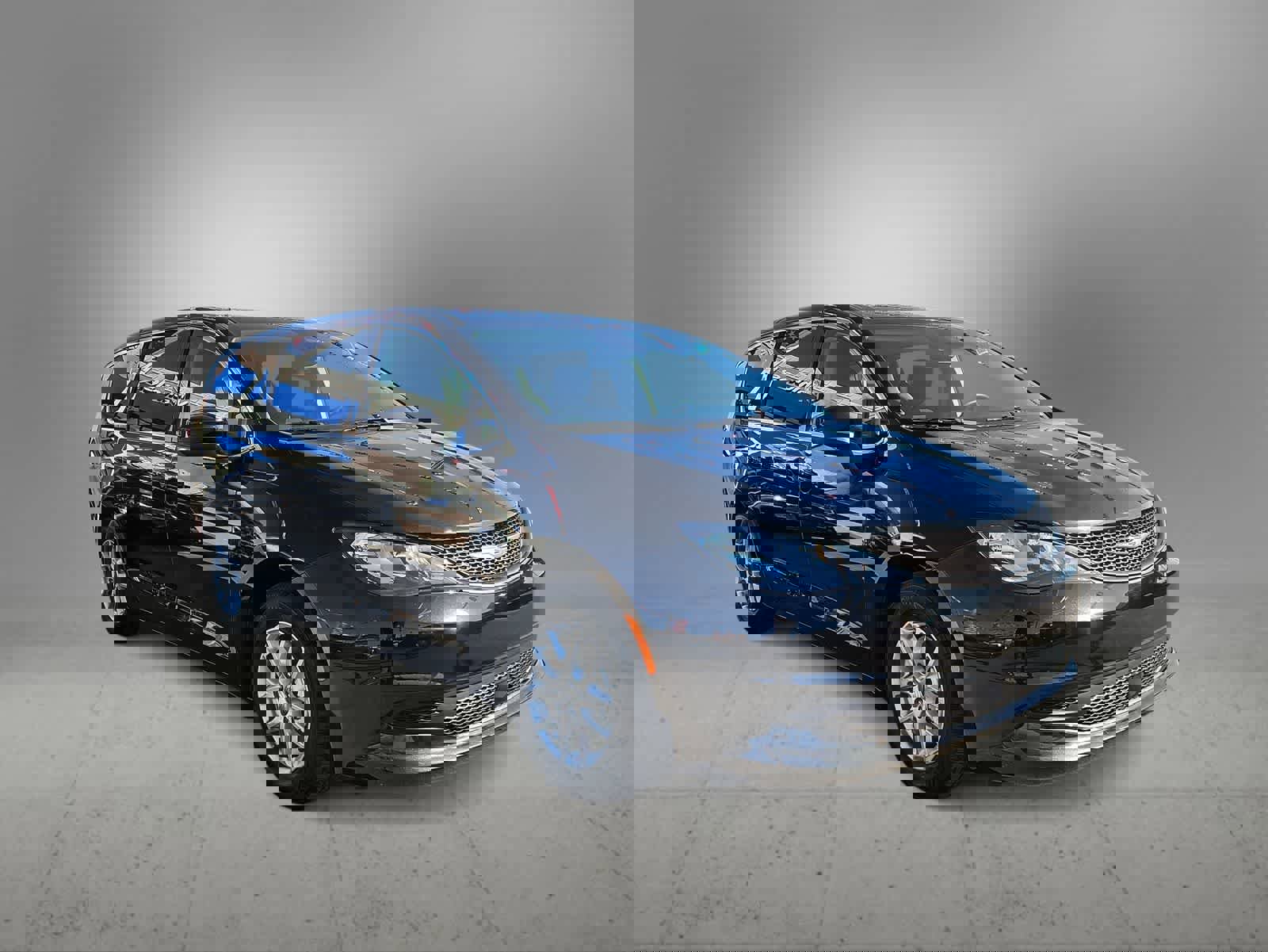 Certified 2023 Chrysler Voyager LX image 2