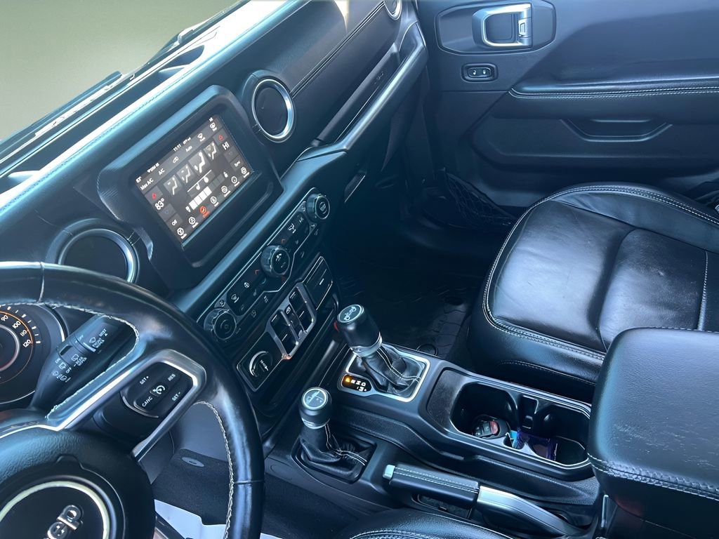 Used 2018 Jeep Wrangler Unlimited Sahara w/ Cold Weather Group image 28