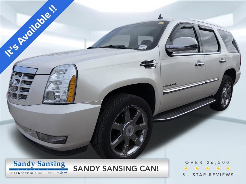 Used 2013 Cadillac Escalade Luxury RWD image 1