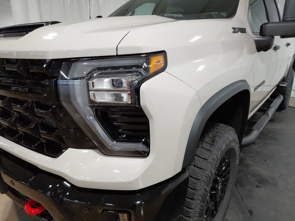 New 2026 Chevrolet Silverado 2500 ZR2 w/ LPO, Dark Essentials Package image 13