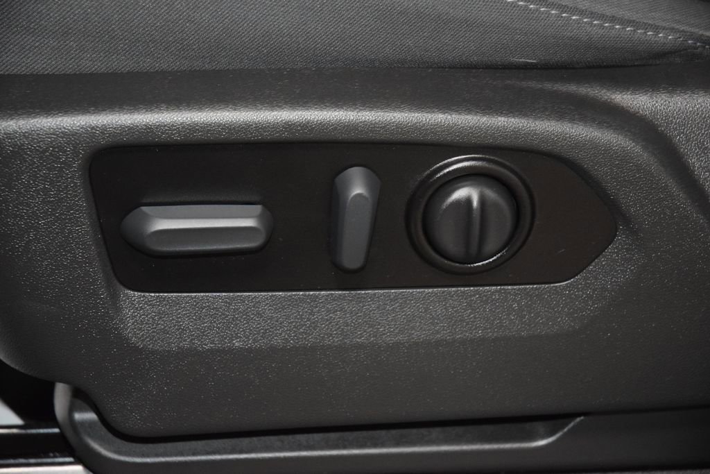 Used 2022 Chevrolet Silverado 1500 Custom w/ Safety Confidence Package AWD/4WD image 39