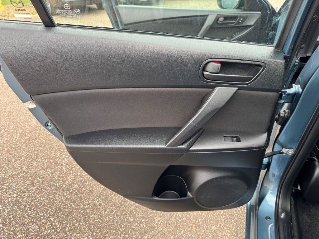 Used 2011 MAZDA MAZDA3 i Sport FWD image 19