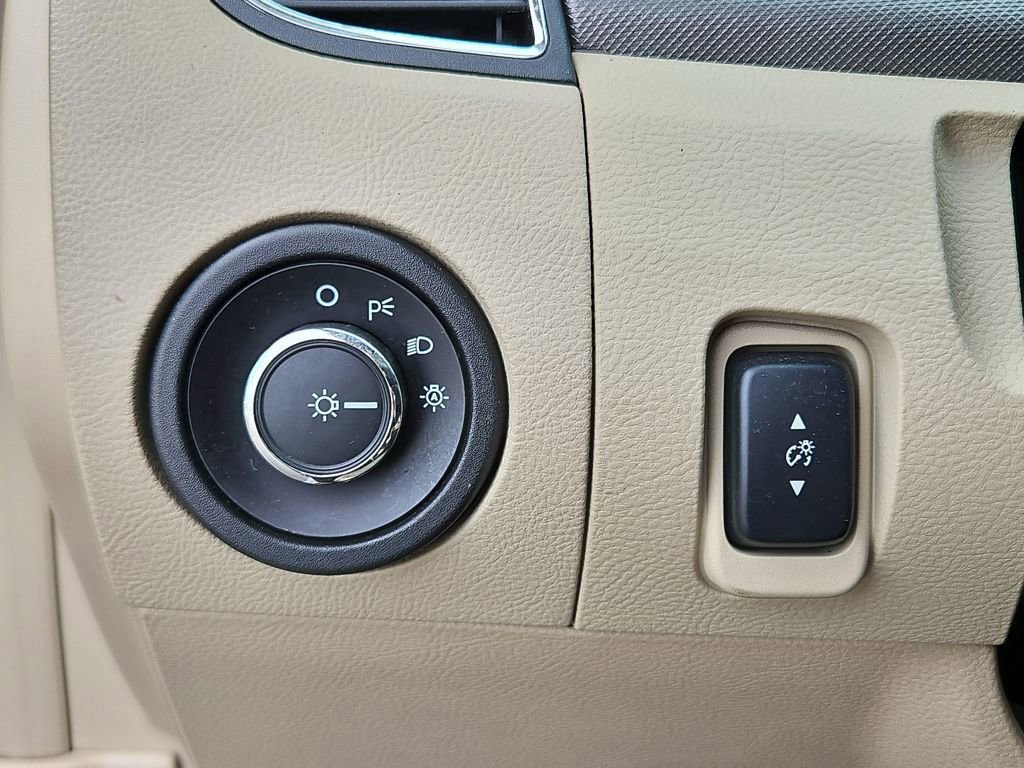 Used 2017 Ford Taurus SE image 14