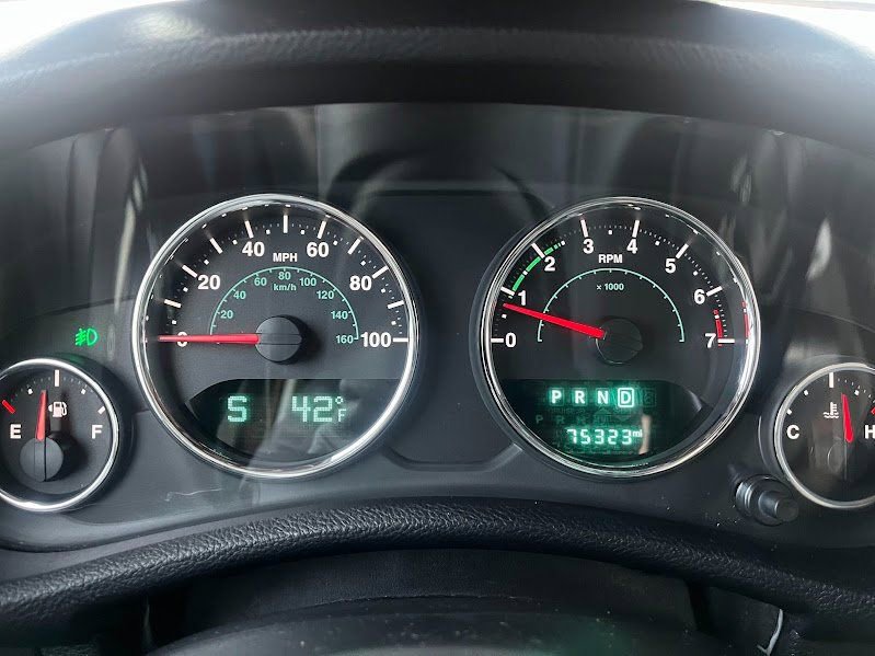 Used 2017 Jeep Wrangler Unlimited Rubicon w/ Connectivity Group image 13