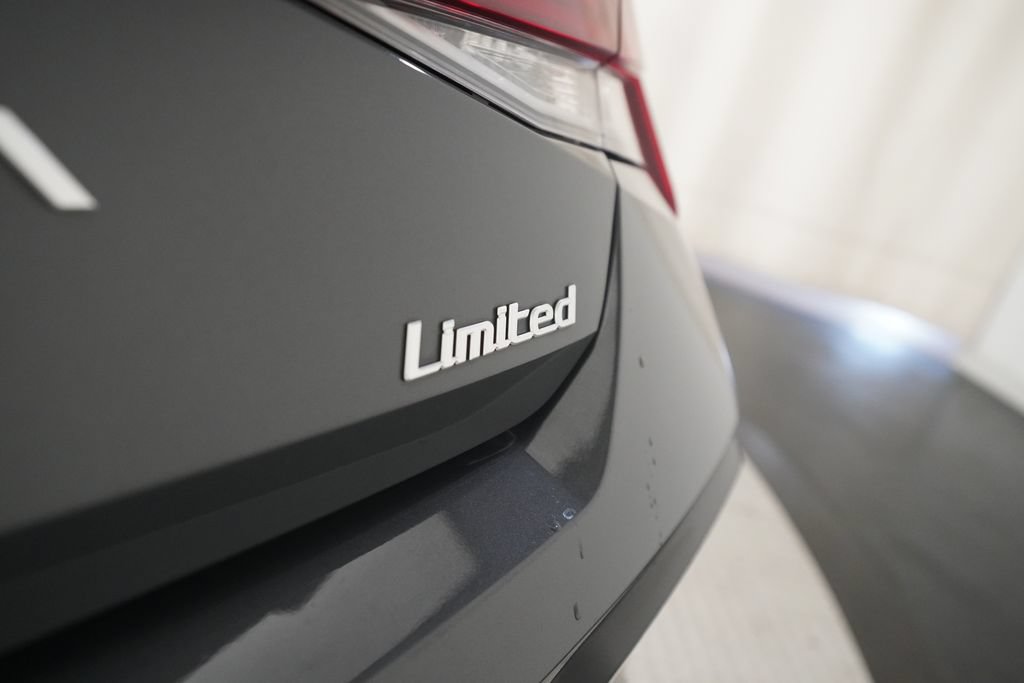 Used 2024 Hyundai Elantra Limited FWD image 32