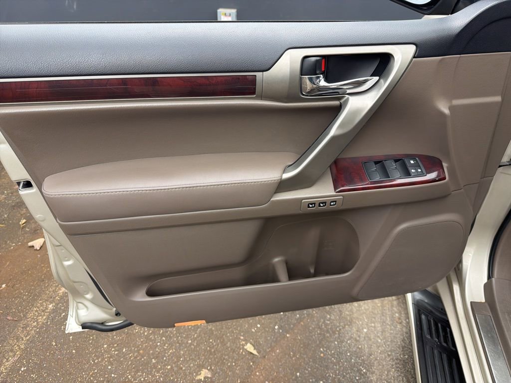 Used 2012 Lexus GX 460 w/ Comfort Plus Pkg image 11