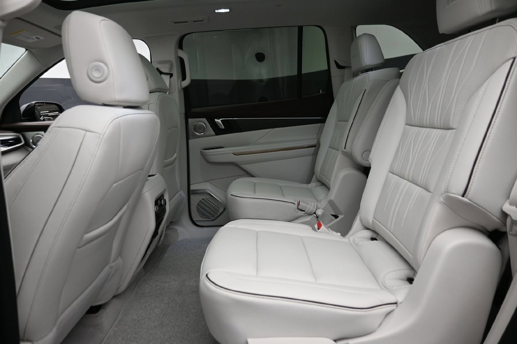 New 2026 Buick Enclave Avenir w/ Super Cruise Package AWD/4WD image 15