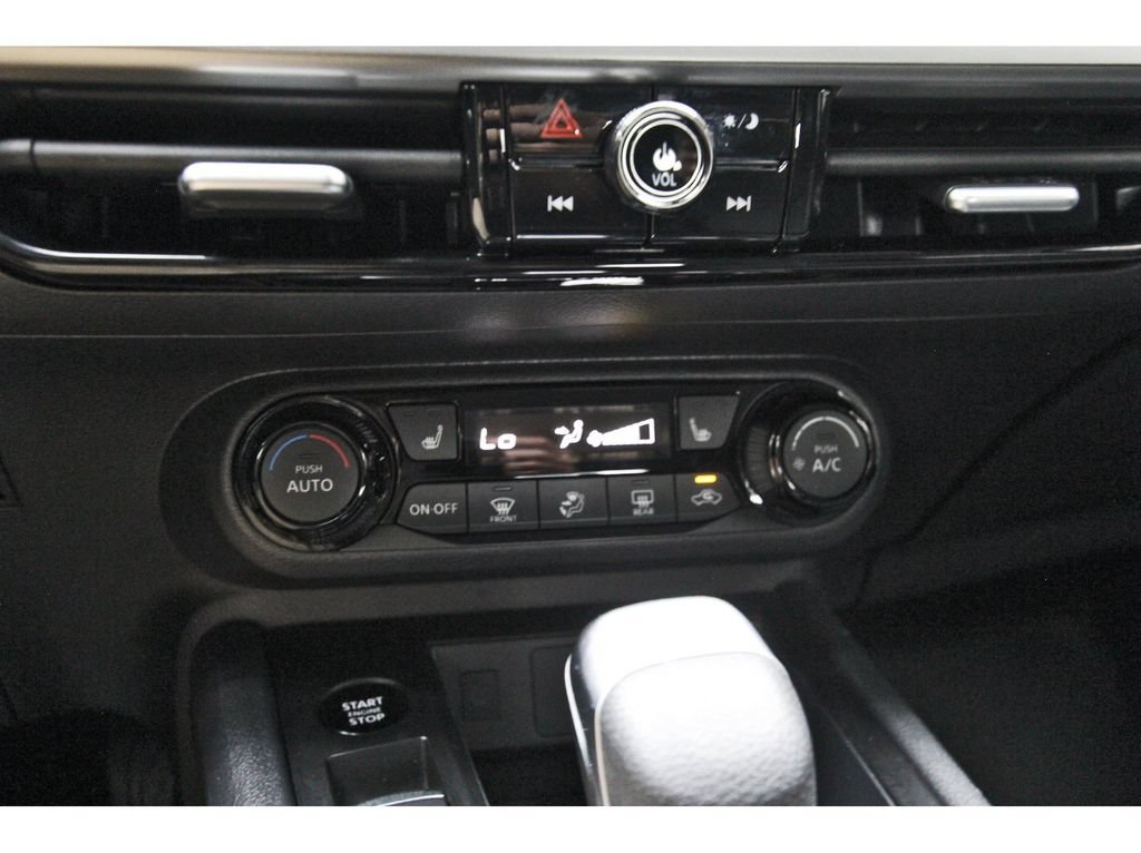 Used 2026 Nissan Kicks SV w/ SV Premium Package FWD image 27