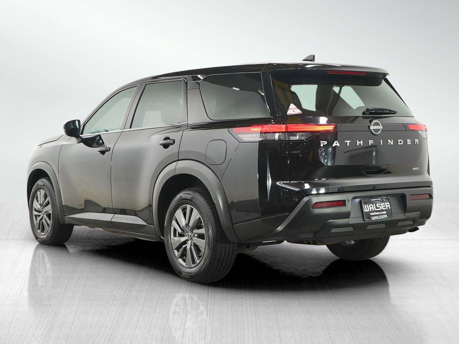 Used 2022 Nissan Pathfinder S AWD/4WD image 3