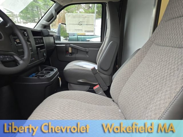Used 2024 Chevrolet Express 4500 Extended w/ Power Convenience Package RWD image 6