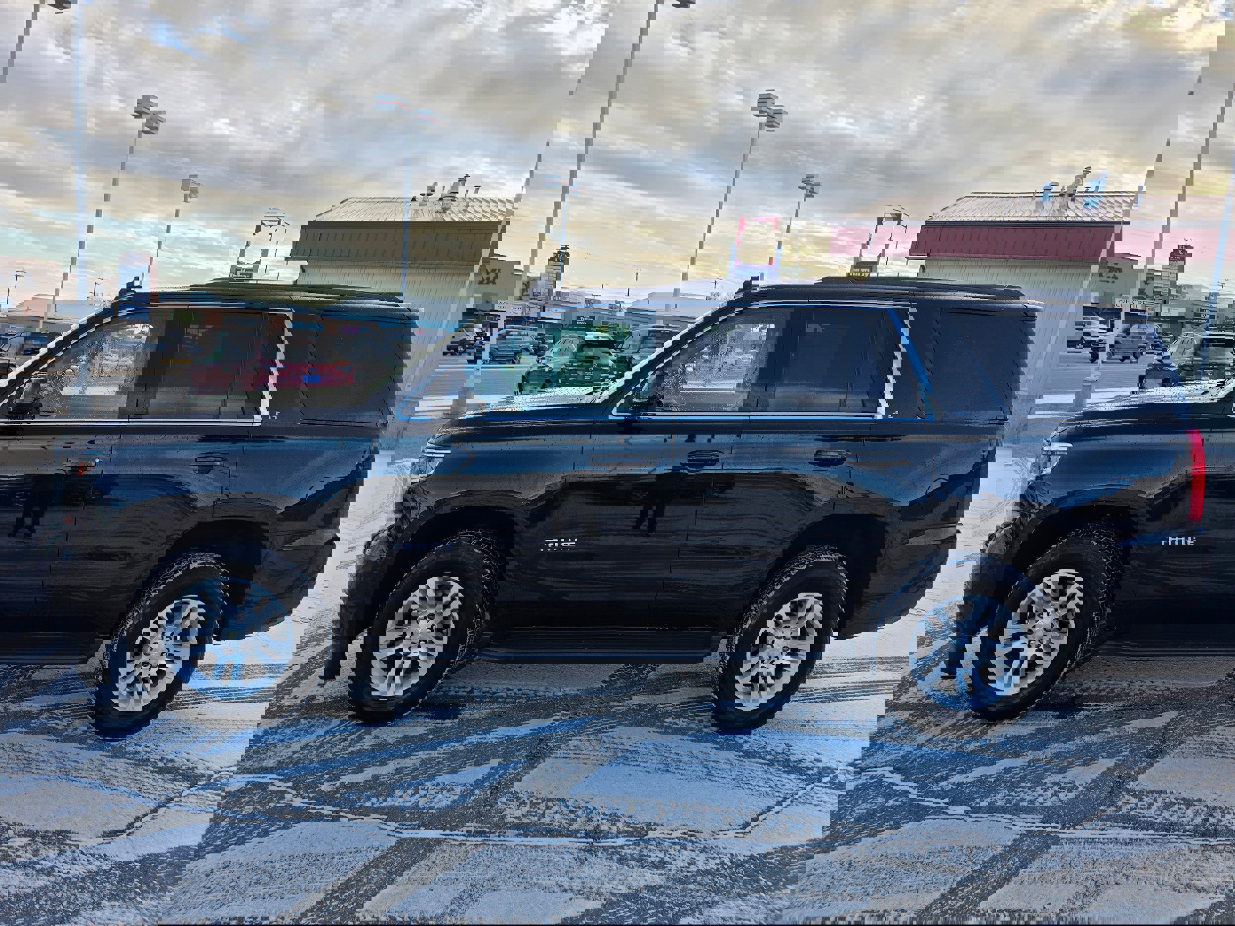 Used 2018 Chevrolet Tahoe LT image 2