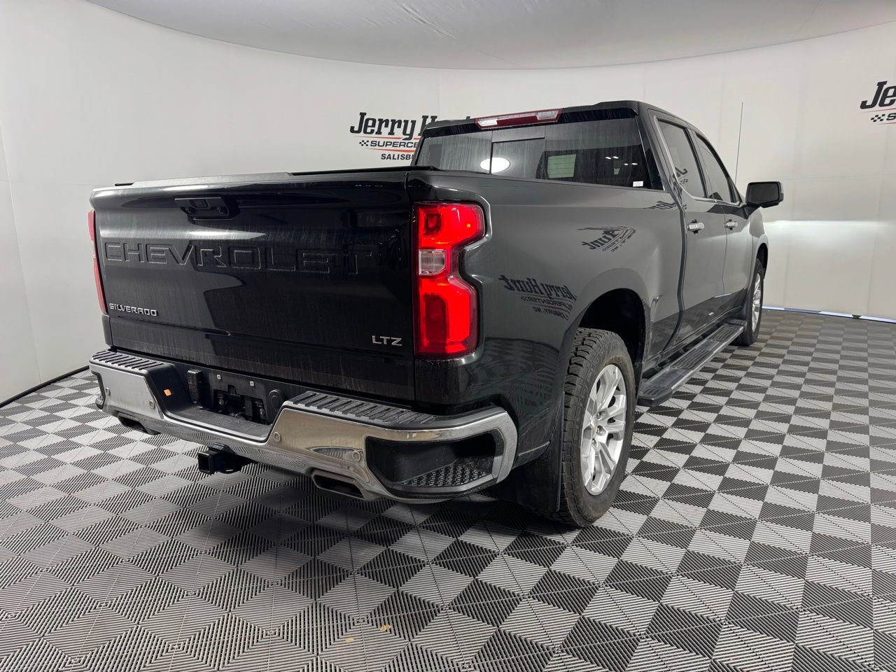 Used 2024 Chevrolet Silverado 1500 LTZ image 9