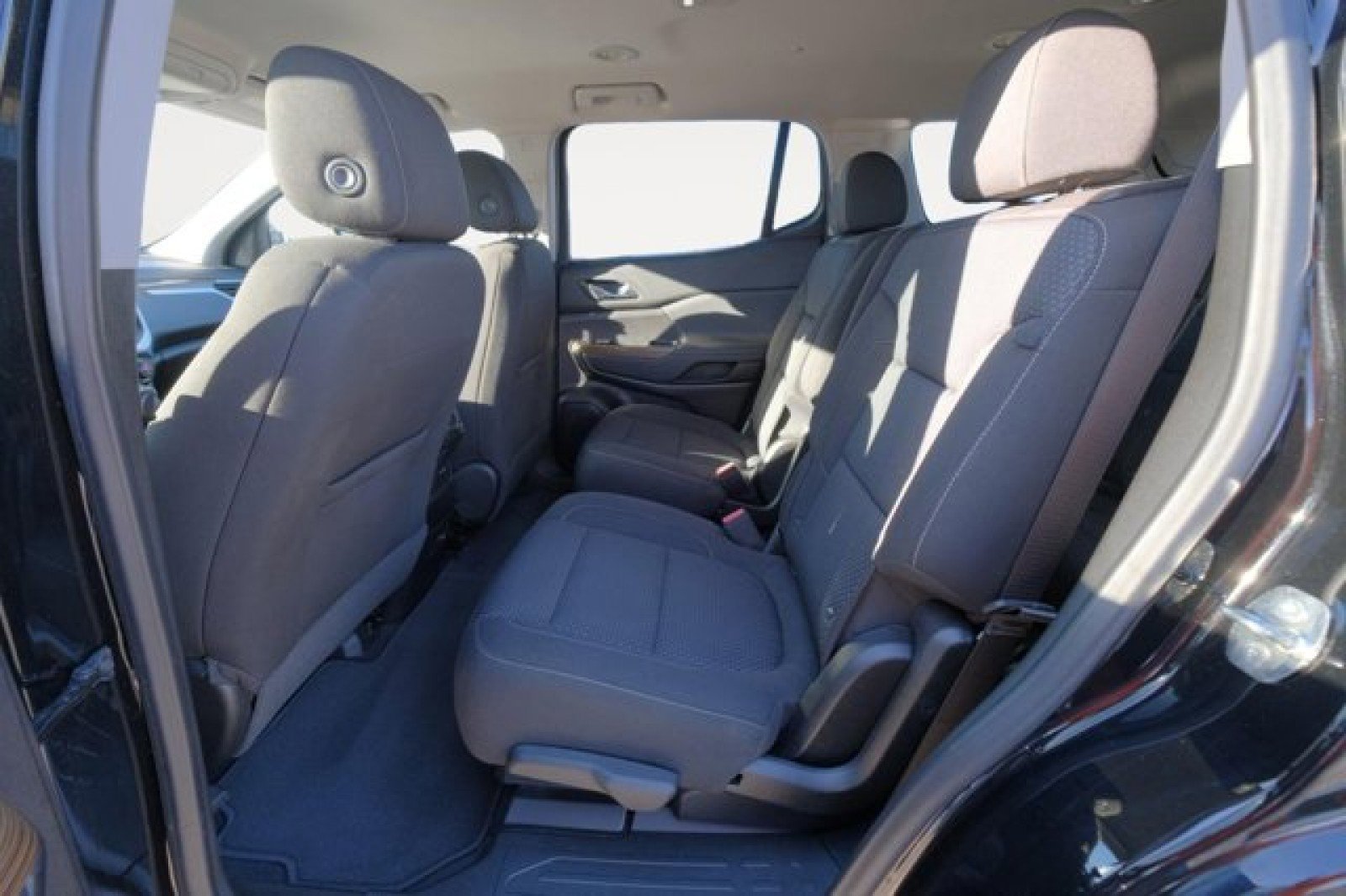 Used 2022 GMC Acadia SLE w/ Driver Convenience Package image 14