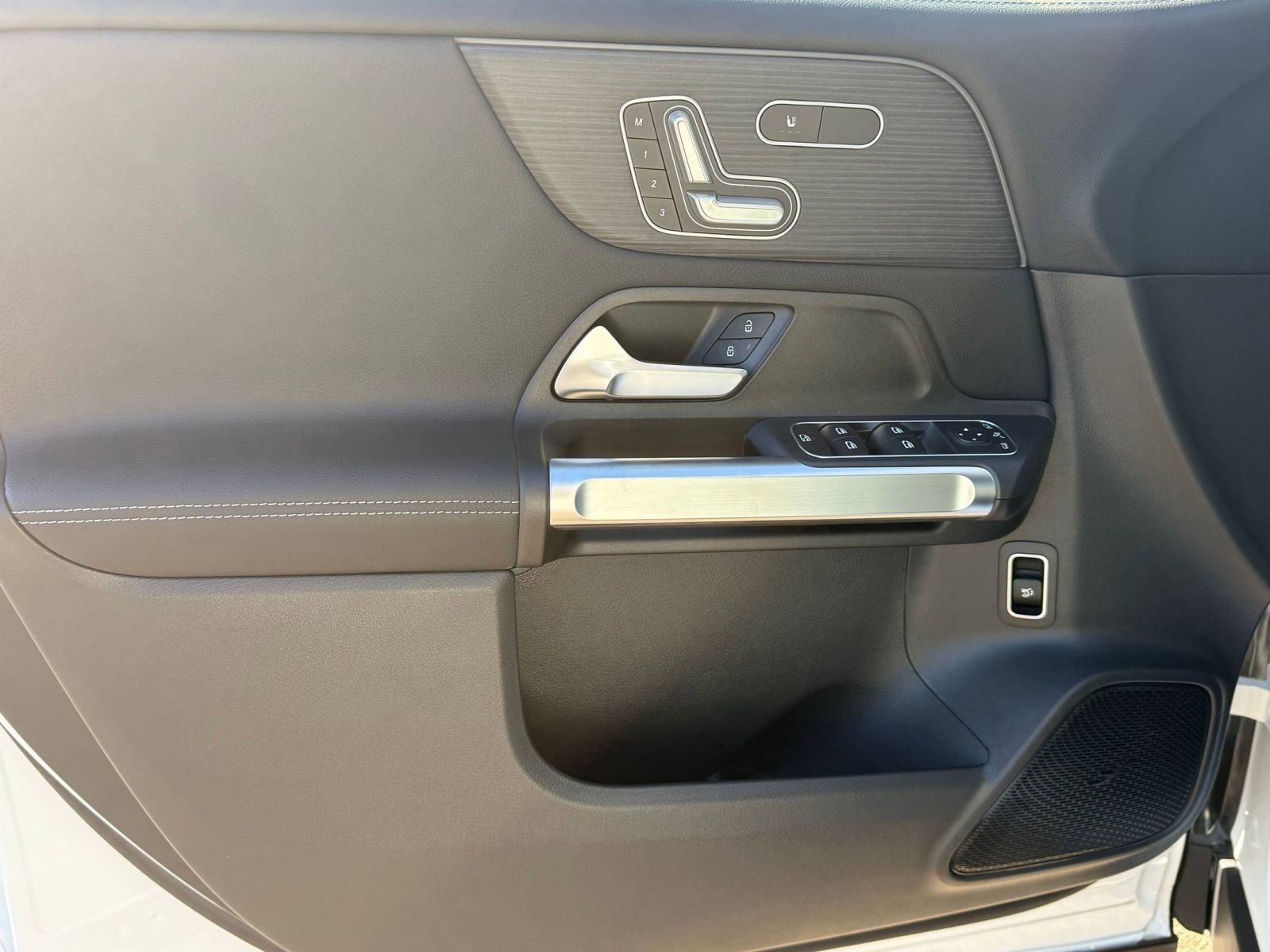 New 2026 Mercedes-Benz GLB 250 4MATIC image 14