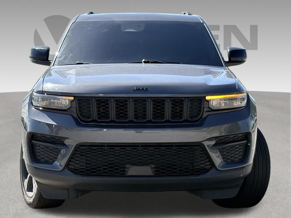 Used 2024 Jeep Grand Cherokee Altitude AWD/4WD image 13