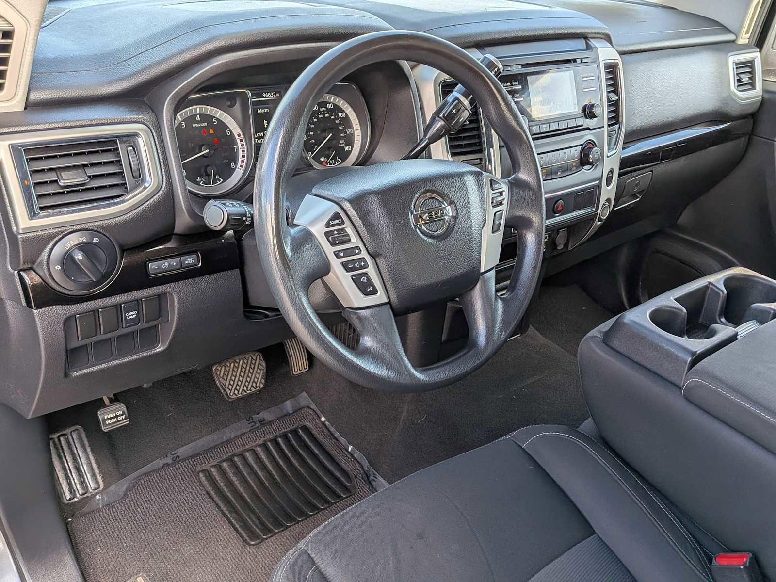 Used 2018 Nissan Titan SV image 2