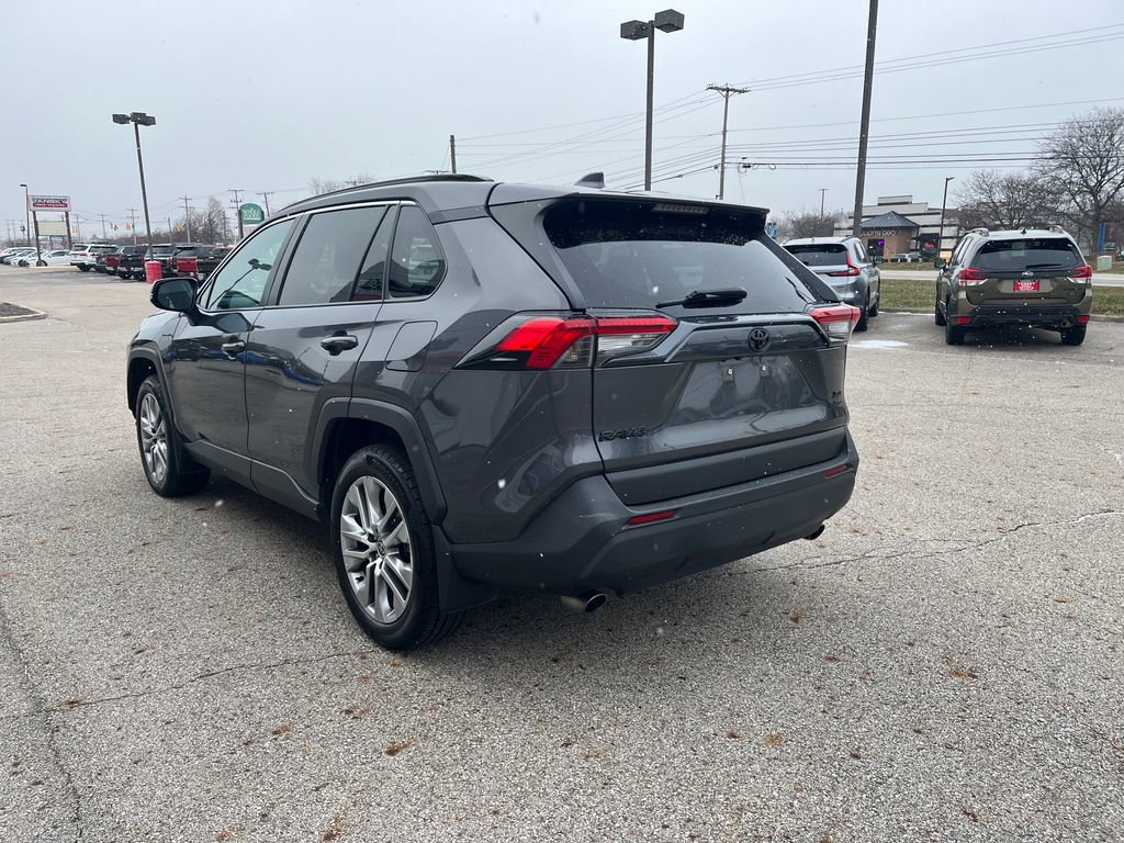 Used 2022 Toyota RAV4 XLE Premium image 3