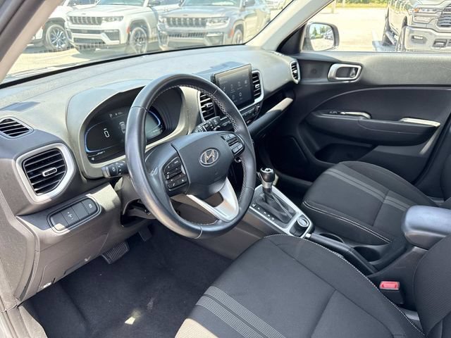 Used 2025 Hyundai Venue SEL FWD image 21