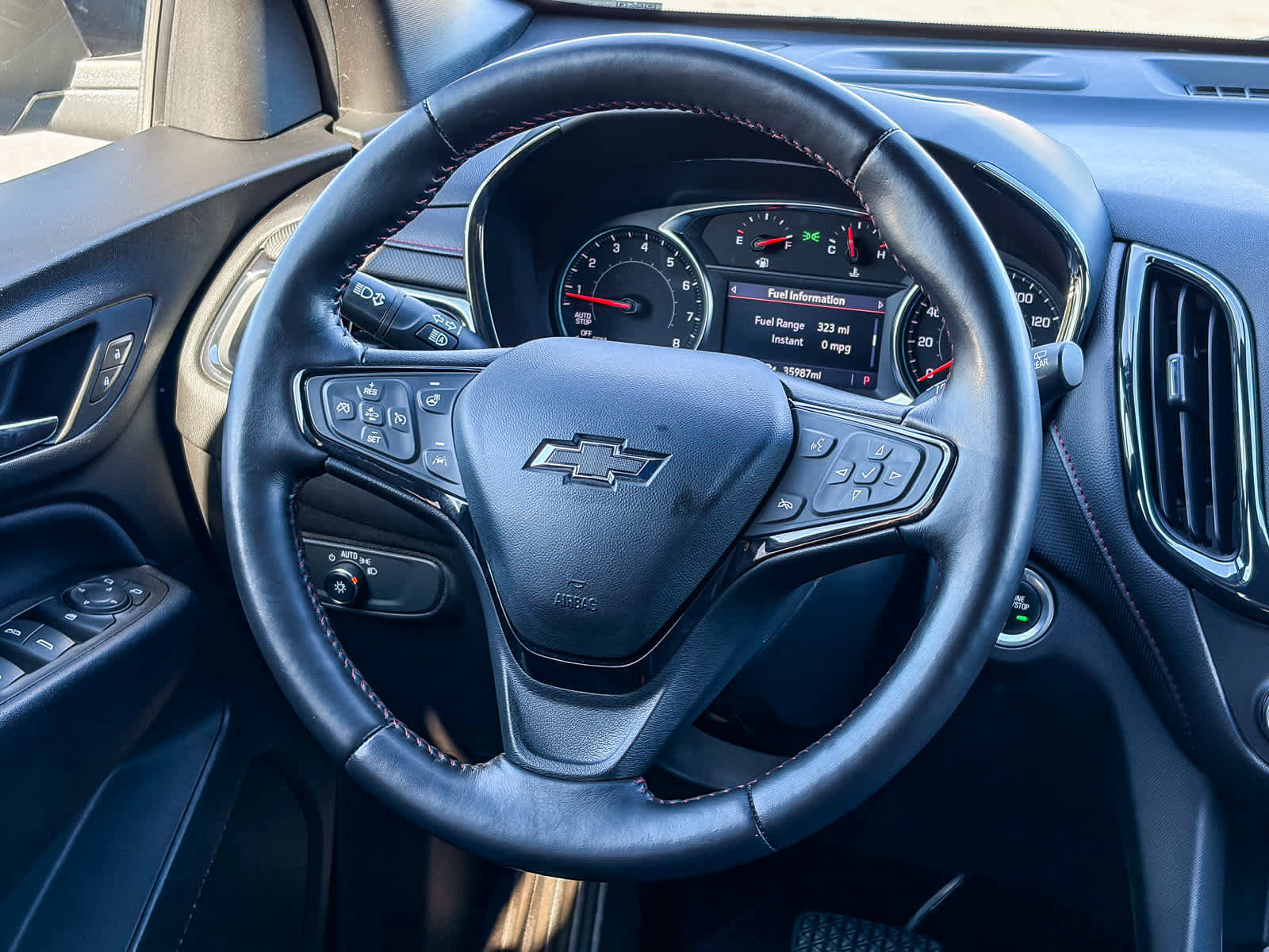 Used 2022 Chevrolet Equinox RS w/ Infotainment Package image 14