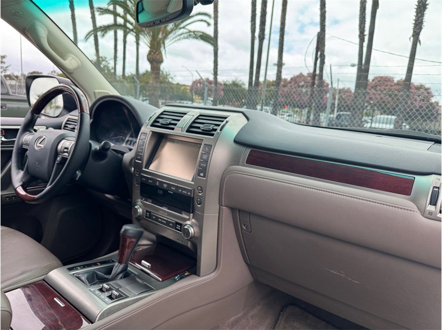 Used 2015 Lexus GX 460 w/ Premium Package AWD/4WD image 25