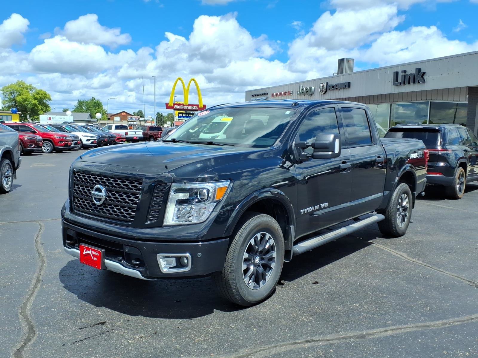 Used 2019 Nissan Titan PRO-4X w/ Pro-4x Convenience Package AWD/4WD image 8
